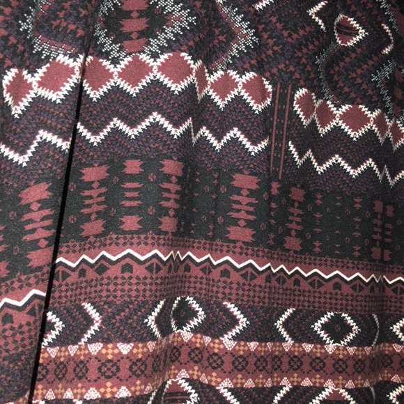 Patterned low cut top - Picture 4 of 4